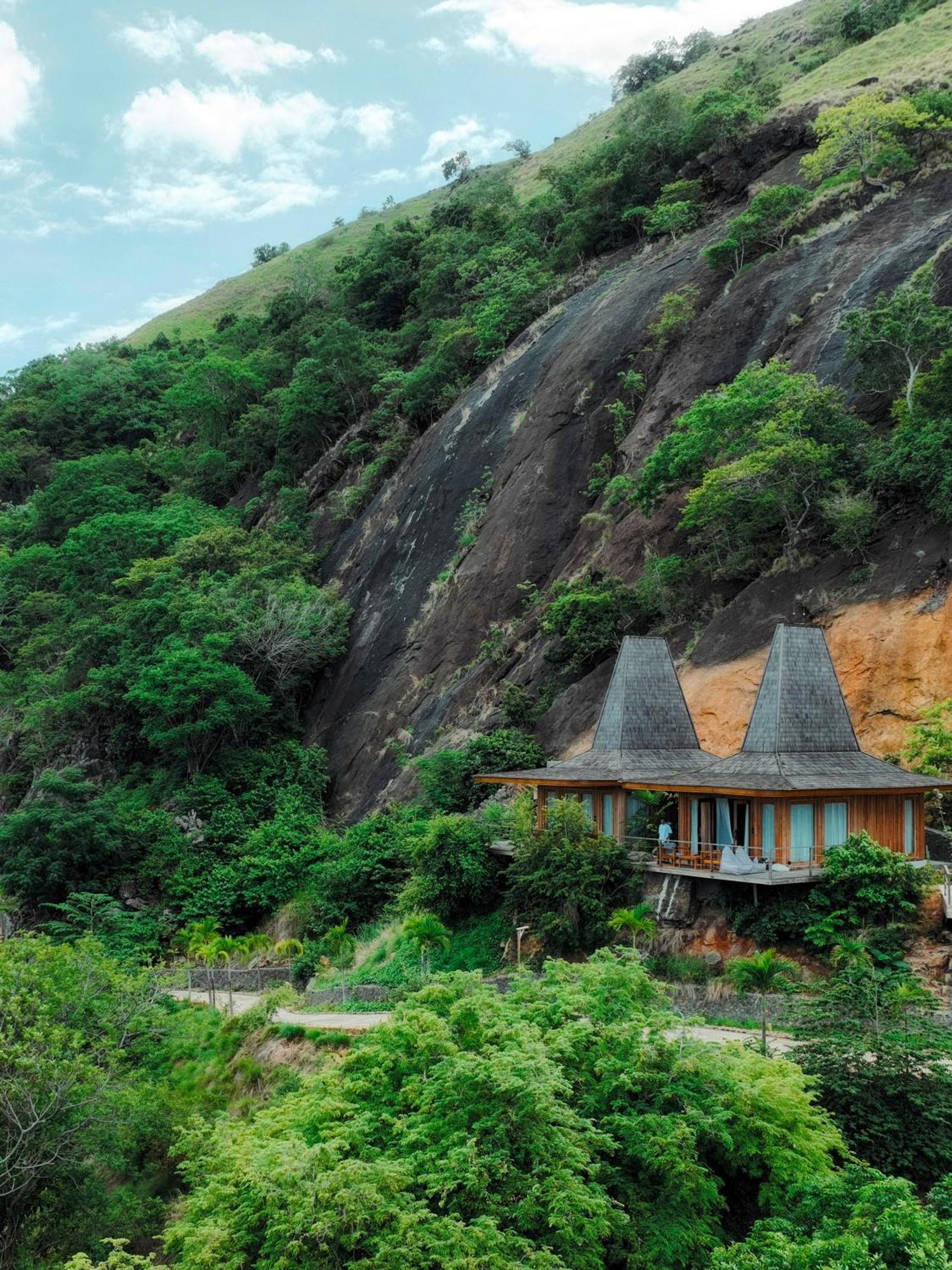 Menjaga Bay Hotel Labuan Bajo Exterior foto